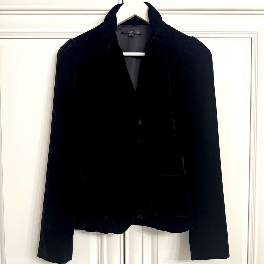 Vtg Elegant Women’s Sz 2 Fitted Black Velvet Jacket by Teenflo Bling Button